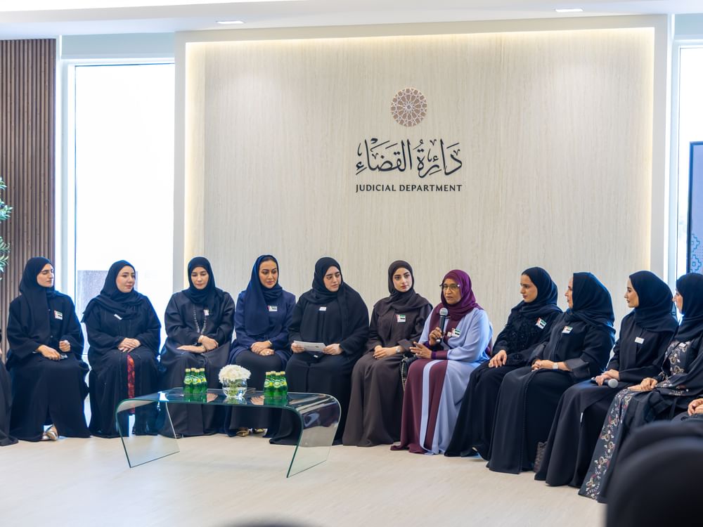 مجلس شباب قضاء الشارقة يستعرض مسيرة المرأة الإماراتية