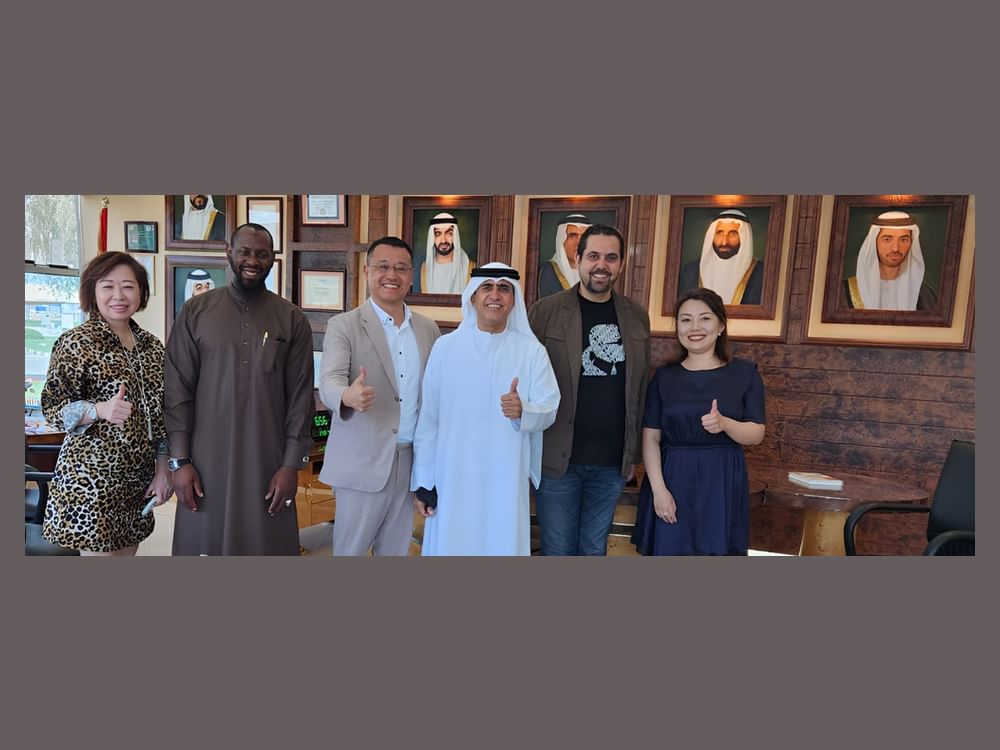 سالم بن سلطان القاسمي يبحث مع وفد صيني التعاون في مجال الاستثمار