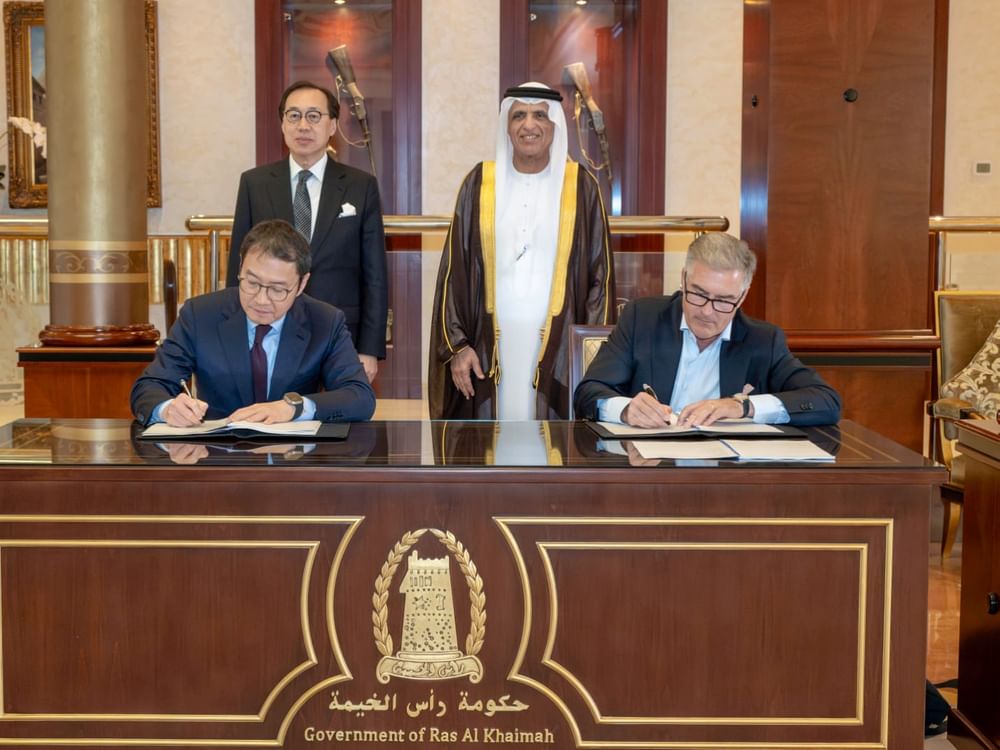 Saud bin Saqr witnesses signing of extension agreement between RAK Ports & Hutchison Port Holdings