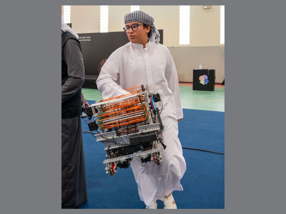 156 مشاركاً يشعلون منافسات بطولة ربع قرن المحلية للروبوتات