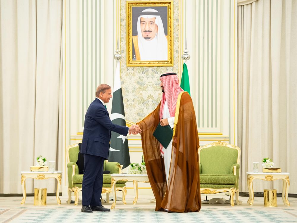 السعودية وباكستان توقعان اتفاقية دفاع إستراتيجي مشترك