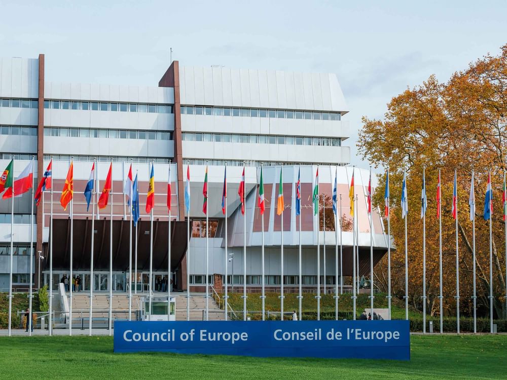 مجلس أوروبا يحث أعضاءه على وقف تصدير الأسلحة لمنع انتهاكات حقوق الإنسان في غزة