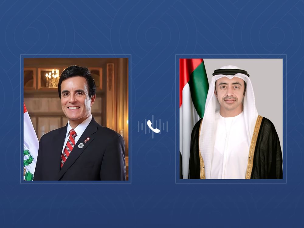 عبدالله بن زايد يهنئ هاتفياً وزير خارجية بيرو ويبحثان تعزيز علاقات التعاون بين البلدين
