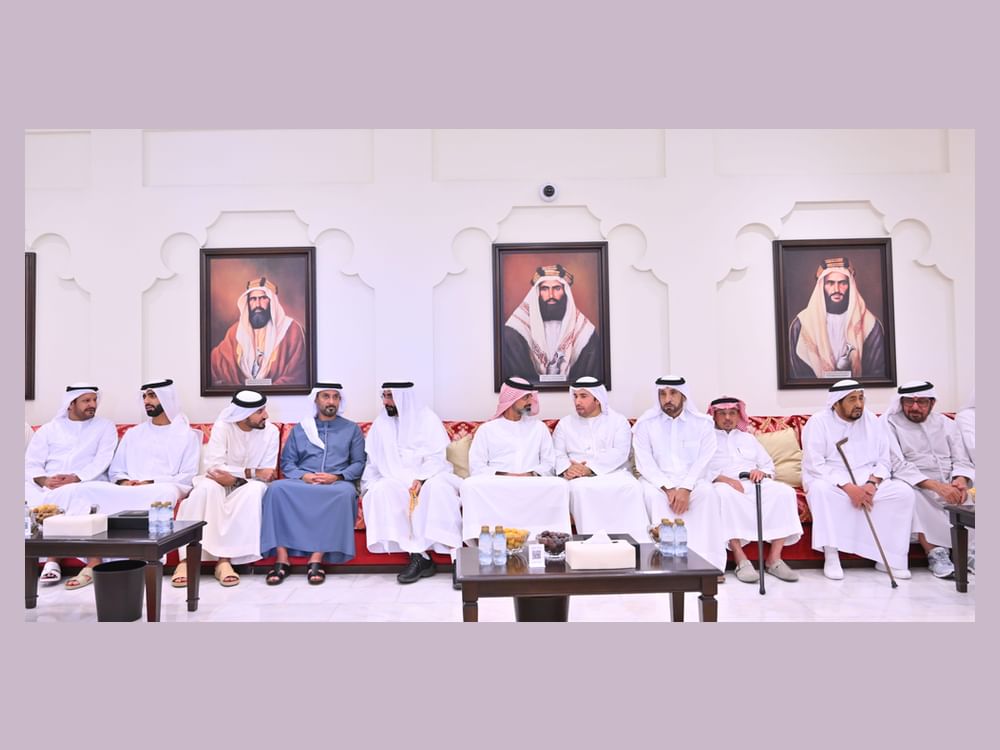 عمار بن حميد يقدم واجب العزاء في وفاة أرملة المرحوم ناصر بن أحمد الريسي