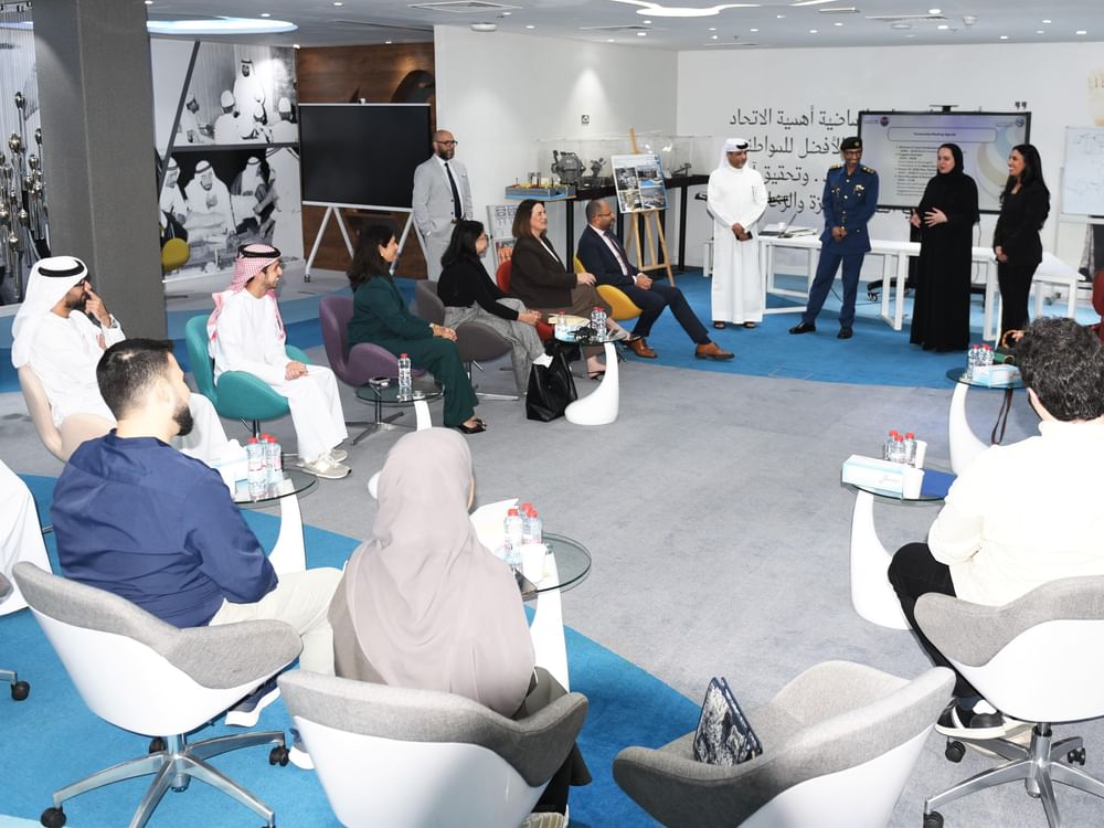جمارك دبي تبحث مع شركاء مبادرة "مسار 33" سبل تعزيز التوظيف بالقطاع اللوجستي  