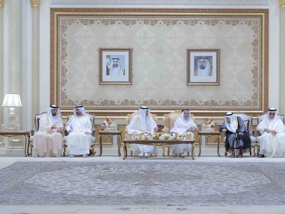 حاكم الشارقة يستقبل المهنئين بعيد الفطر السعيد