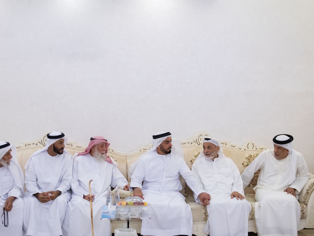 سيف بن زايد يقدم واجب العزاء لأسرتي شهيدي الوطن والواجب عبدالله المنهالي وسعيد الشامسي