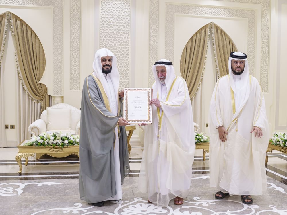 حاكم الشارقة يطلق المصحف المرتل للقارئ رعد الكردي