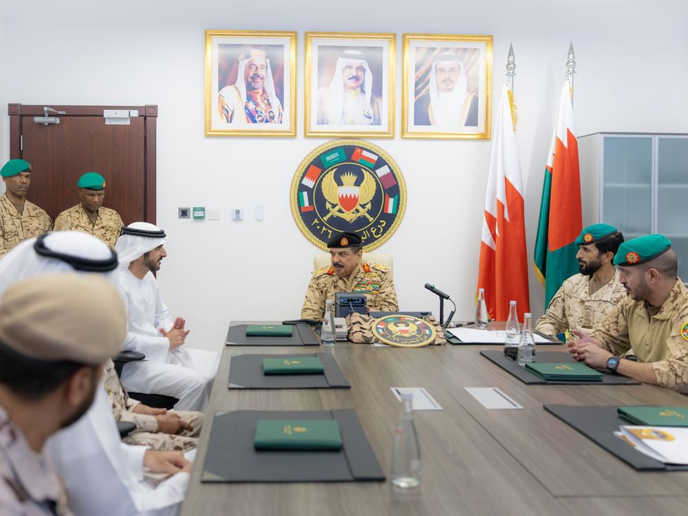 بحضور ملك البحرين / حمدان بن محمد يشهد التمرين العسكري المشترك "درع البحرين"