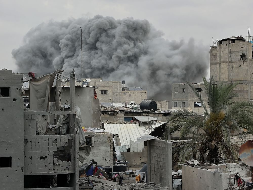 Dozens martyred, injured in Israeli airstrike on Palestinian homes in Gaza