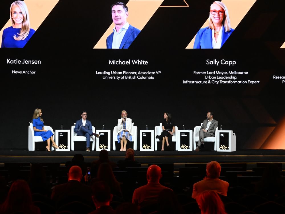 مناظرة على طراز أكسفورد في "ليفكس 2026" تبحث أثر الكثافة السكانية والعمرانية في جودة الحياة