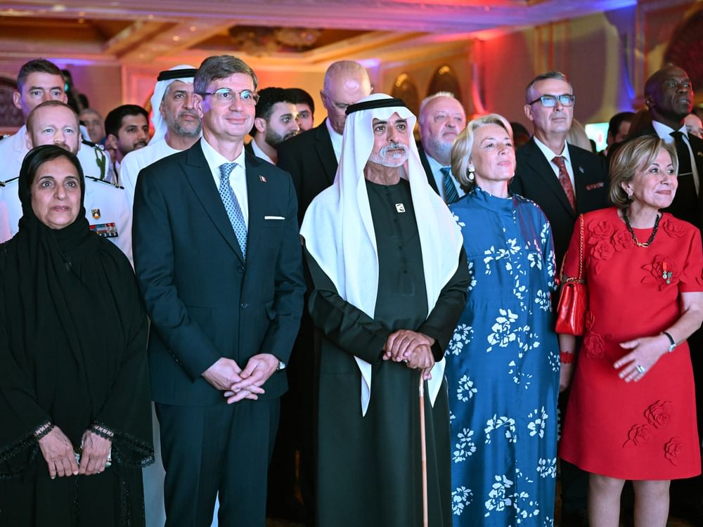 Nahyan bin Mubarak asiste a la recepción de la Embajada de Francia con motivo de la Fiesta Nacional