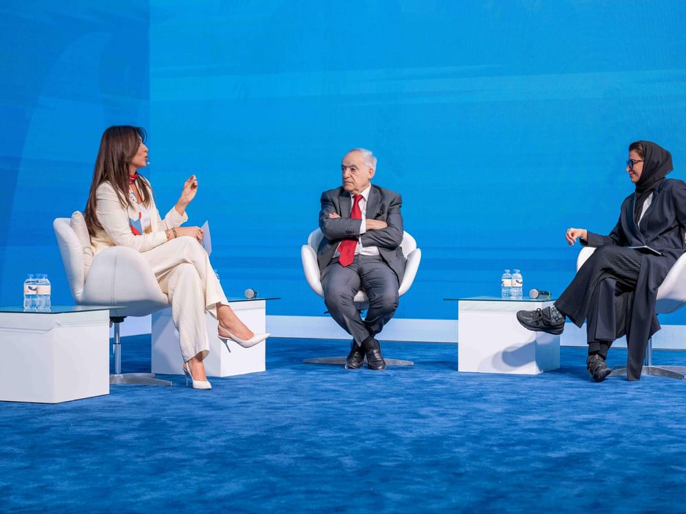 Noura Al Kaabi destaca o patrimônio cultural como ponte para a paz na Feira Internacional do Livro de Abu Dhabi
