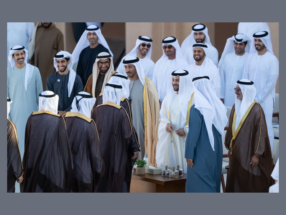 حمدان بن زايد يشهد العرس الجماعي الـ 20 لـ76 شاباً من أبناء"الظفرة"