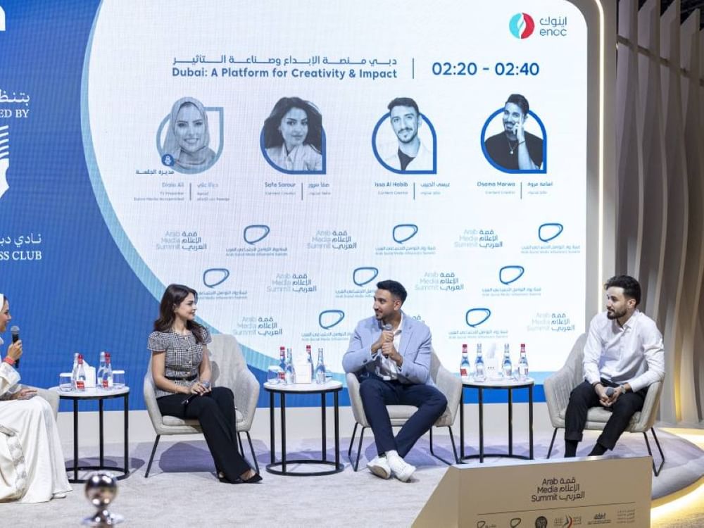 قمة الإعلام العربي..مؤثرون: دبي موطن الإبداع والذكاء الاصطناعي مكمل للإبداع البشري وليس بديلاً عنه