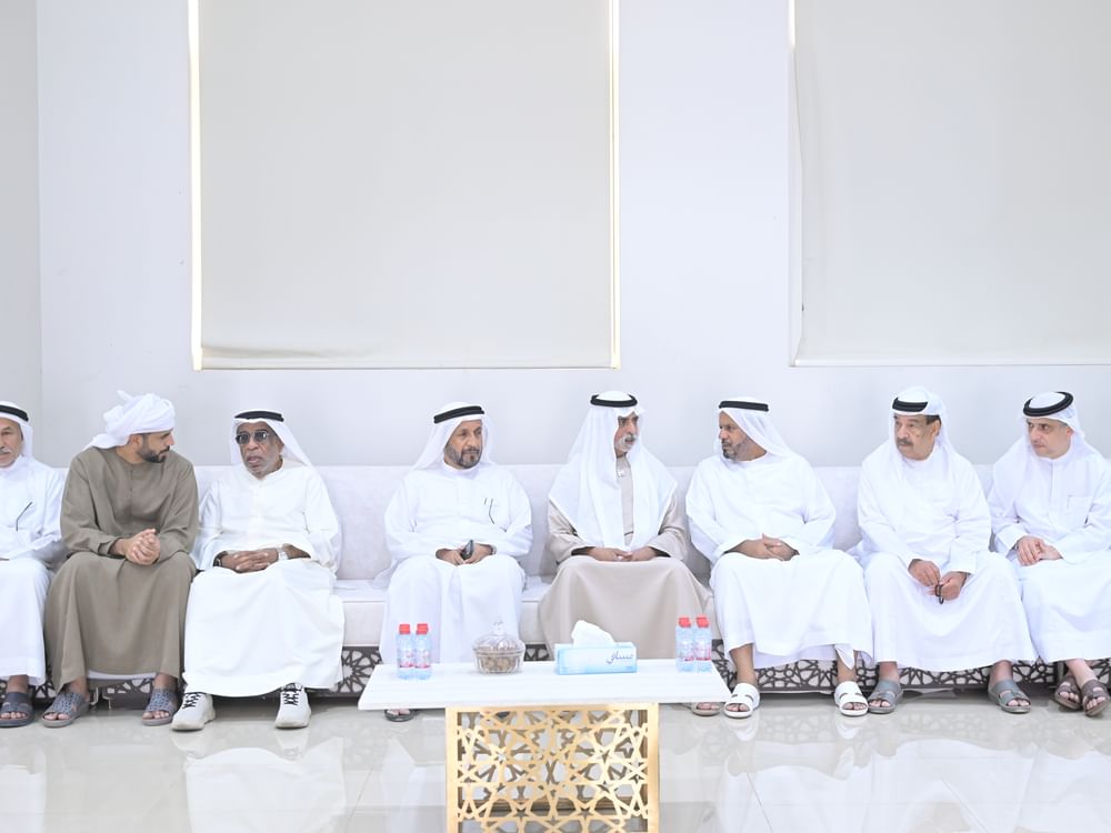 نهيان بن مبارك يقدِّم واجب العزاء في شهيد الوطن والواجب علي صالح الطنيجي