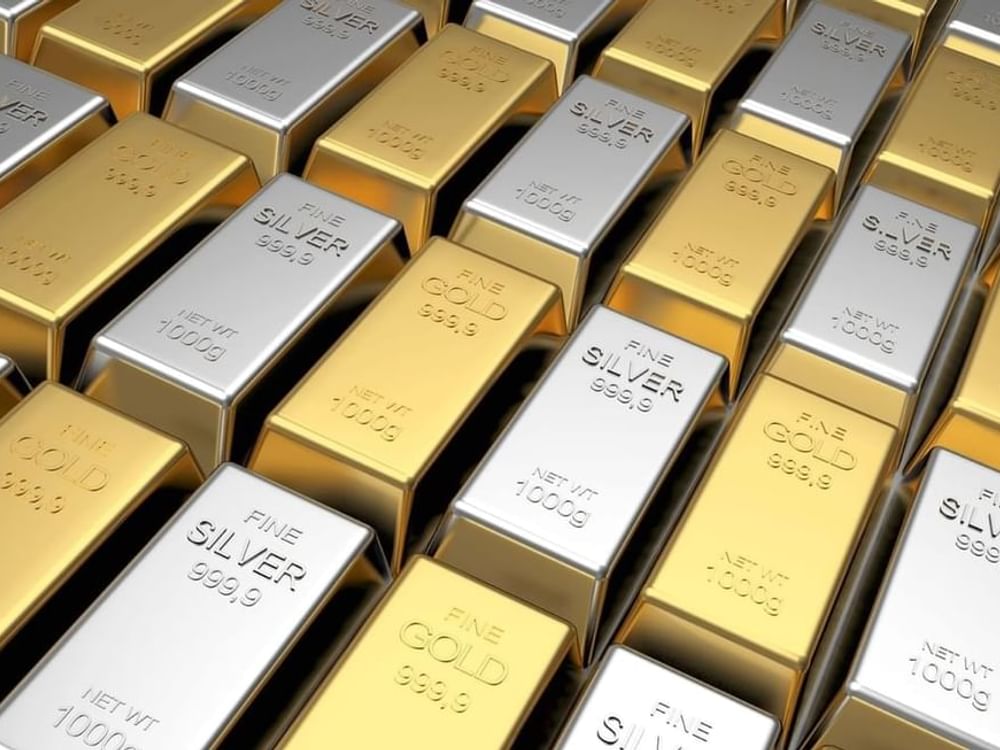 Gold prices steady, silver declines