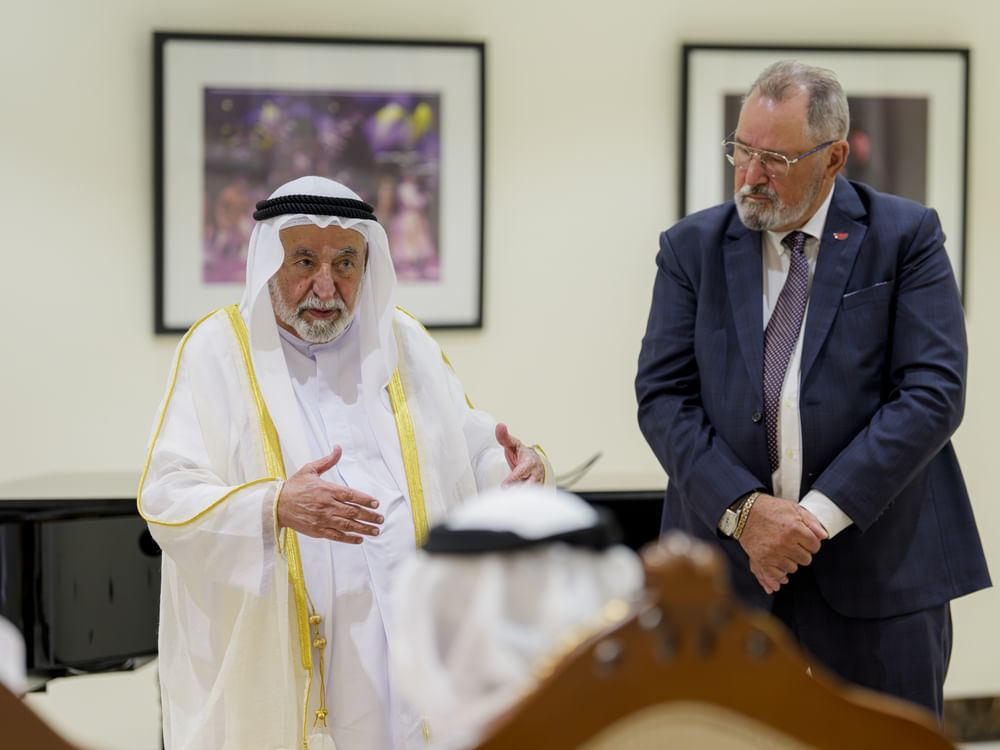 سلطان القاسمي يلتقي طلبة كلية الموسيقى في أكاديمية الشارقة للفنون الأدائية