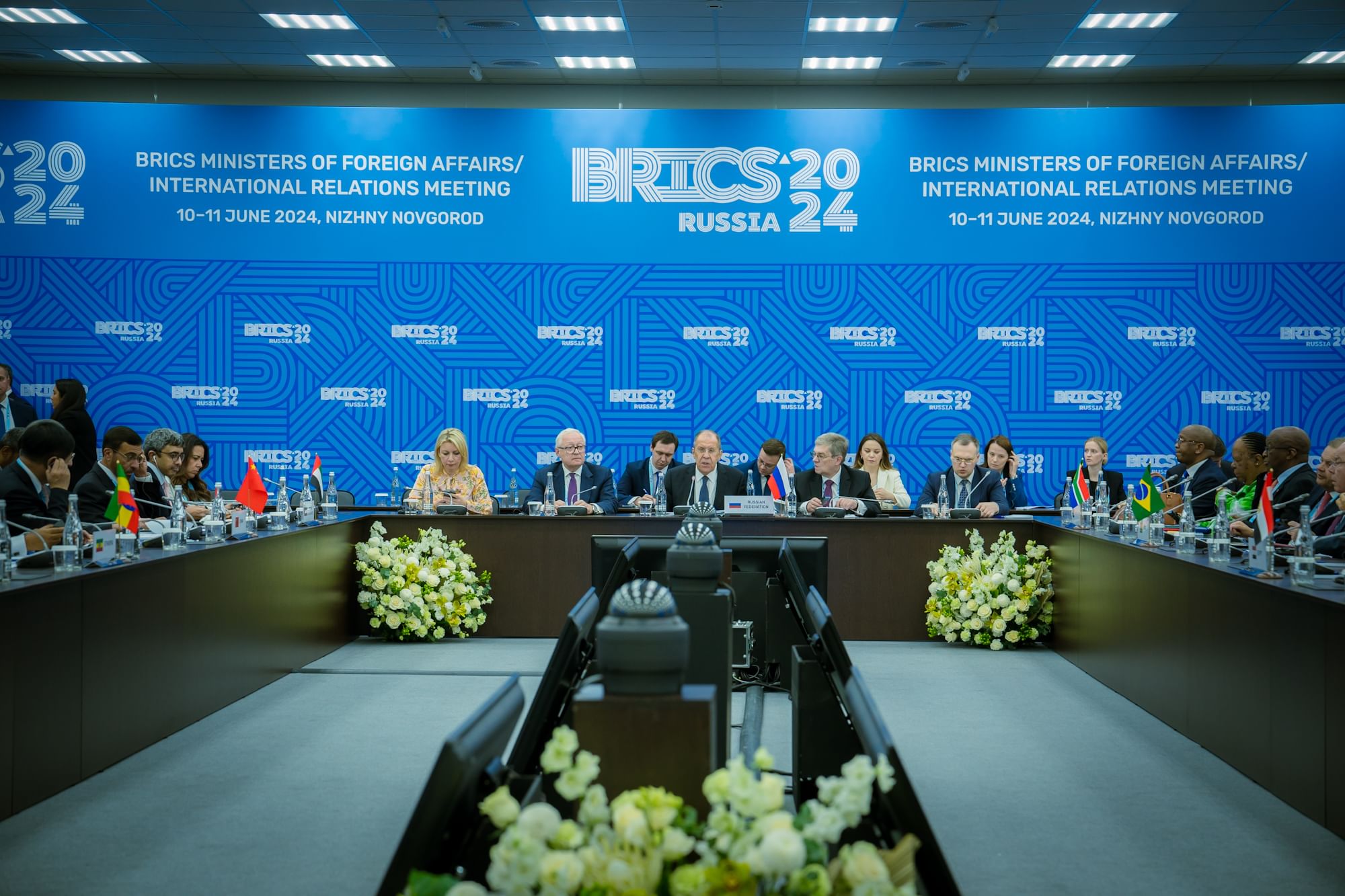 Abdullah bin Zayed participa en la reunión de ministros de Asuntos  Exteriores de los países BRICS | Emirates Novaĵagentejo