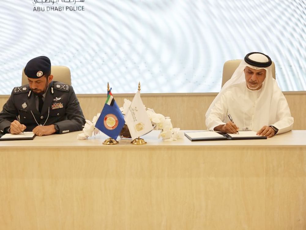 شرطة أبوظبي توقع ميثاق تعاون مع مجلس التوازن