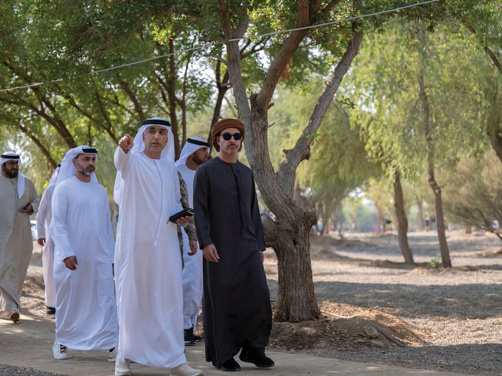 Hazza bin Zayed Al Nahyan supervisa proyectos de desarrollo en Al Ain para mejorar la calidad de vida