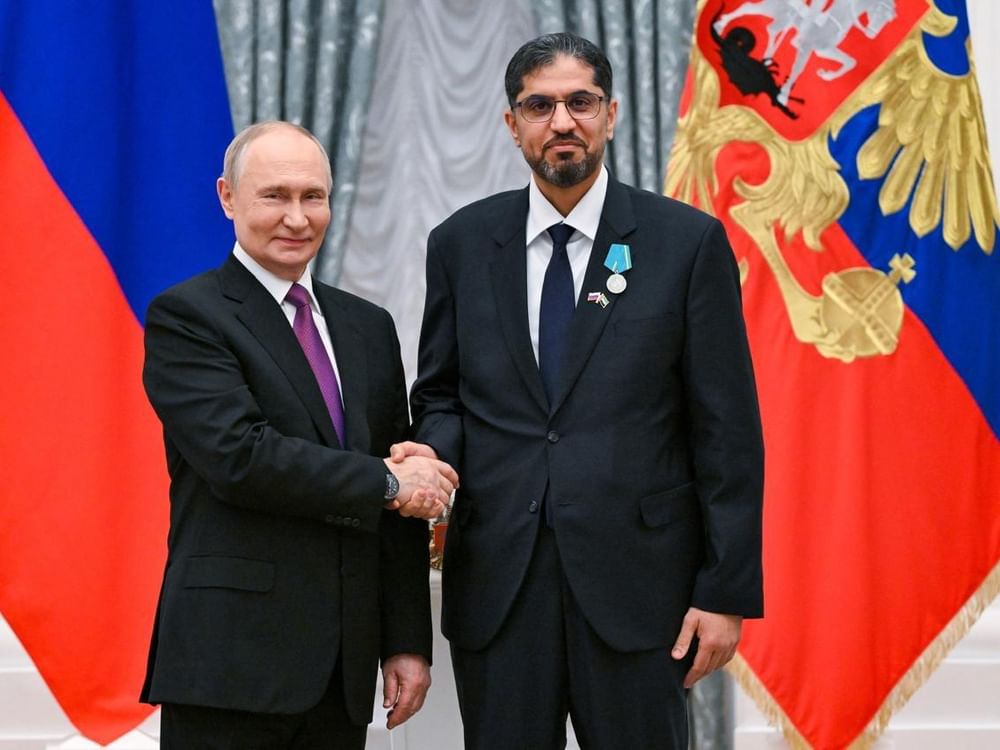 الرئيس الروسي يقلد سفير الدولة وسام "بوشكين"