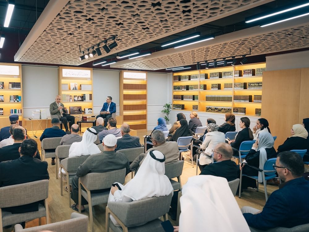 مجمع اللّغة العربيّة بالشارقة يناقش تحقيق المخطوطات الأدبيّة وإسهامات العرب في العلوم التطبيقيّة
