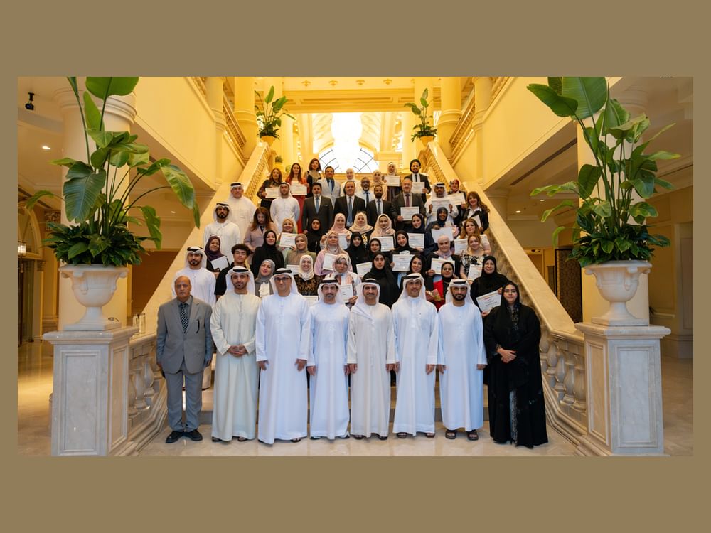 تنمية المجتمع وجامعة الإمارات تخرجان 98 من «بناء القدرات»