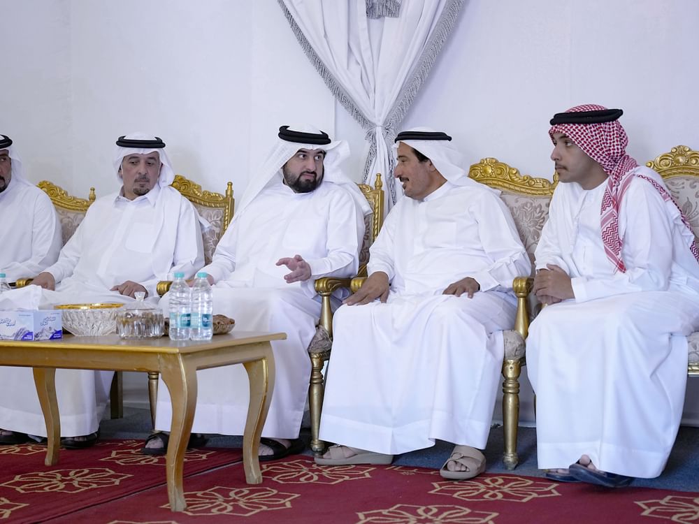 أحمد بن محمد يقدم واجب العزاء في وفاة محمد عبدالله بالعبيده السويدي