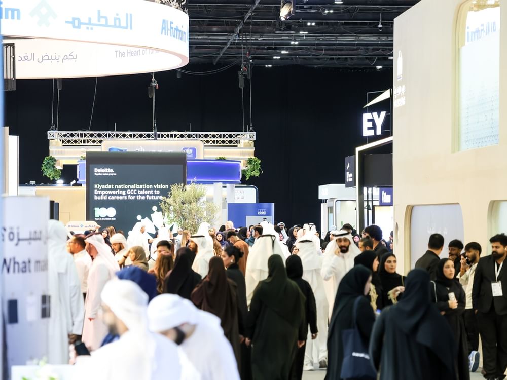  معرض "رؤية 2026" .. شركات إماراتية توسّع فرص التوطين وتؤهل الكفاءات لوظائف المستقبل 