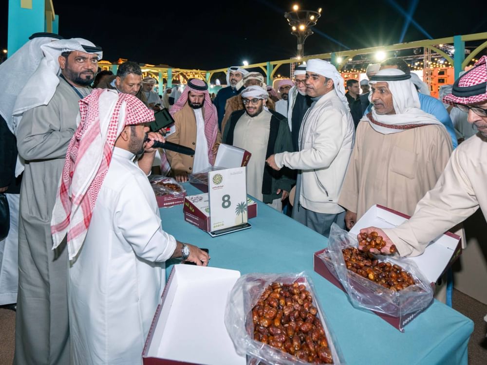 "الوثبة للتمور" يواصل فعالياته ويعلن نتائج المزاينة 