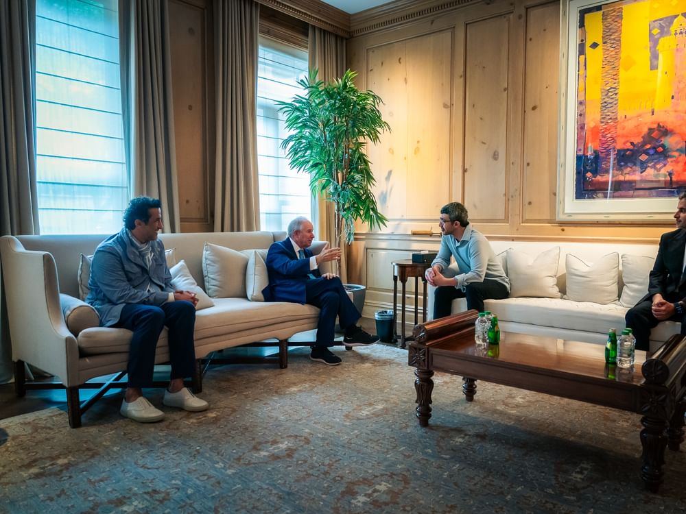 Abdullah bin Zayed meets Chairman of US Blackstone Group