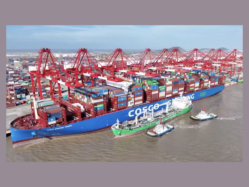 Shanghai Port completes full-chain green methanol bunkering for dual-fuel containership