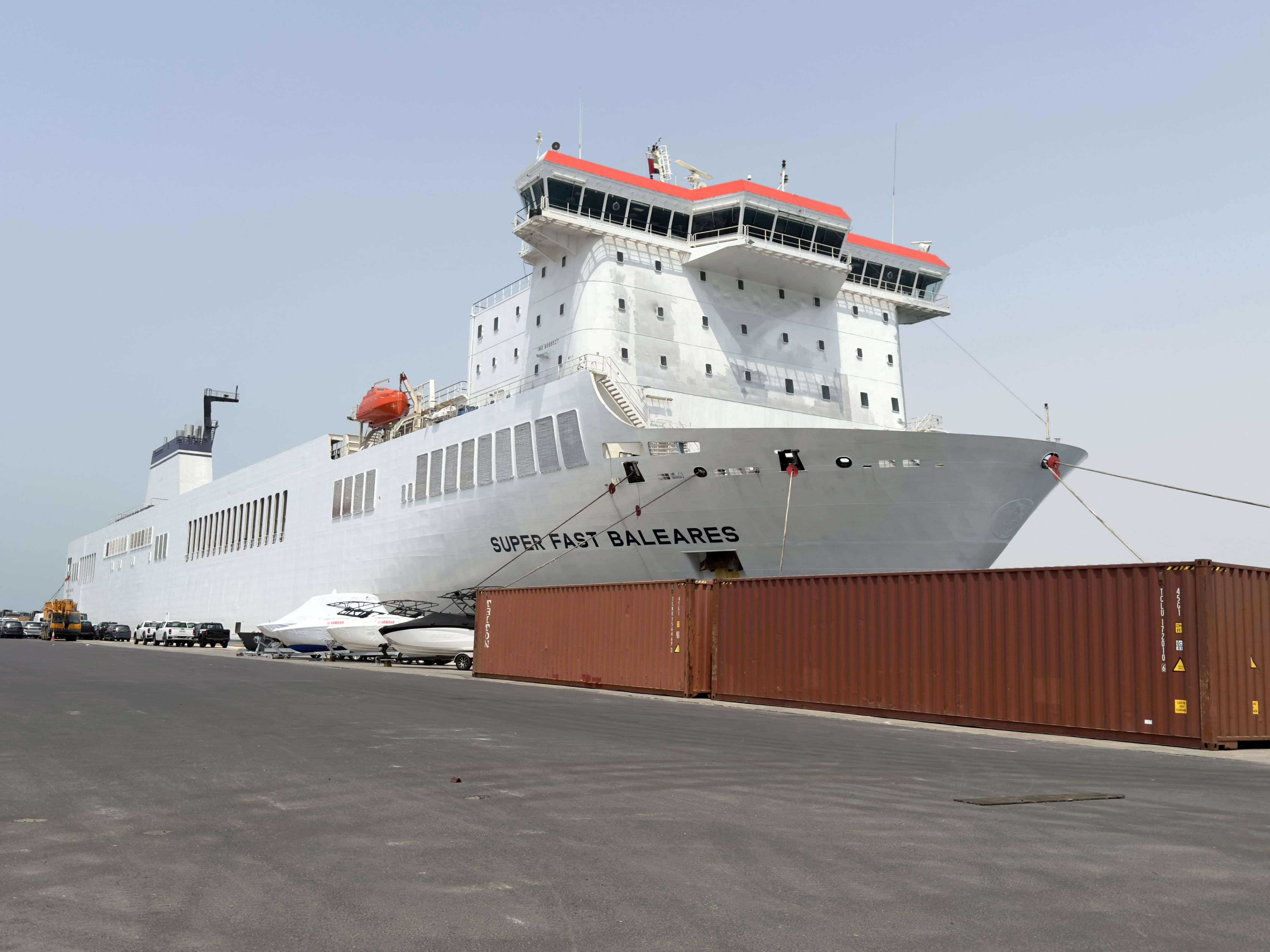 यूएई ने 'ऑपरेशन चिवालरस नाइट 3' के तहत गाजा के लिए मानवीय जहाज तैयार किया