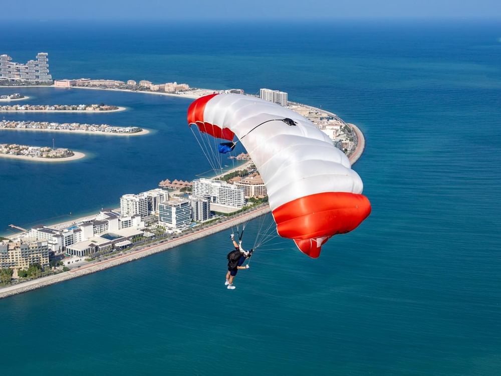 الرياضات الجوية في الإمارات.. رحلة تميز نحو العالمية
