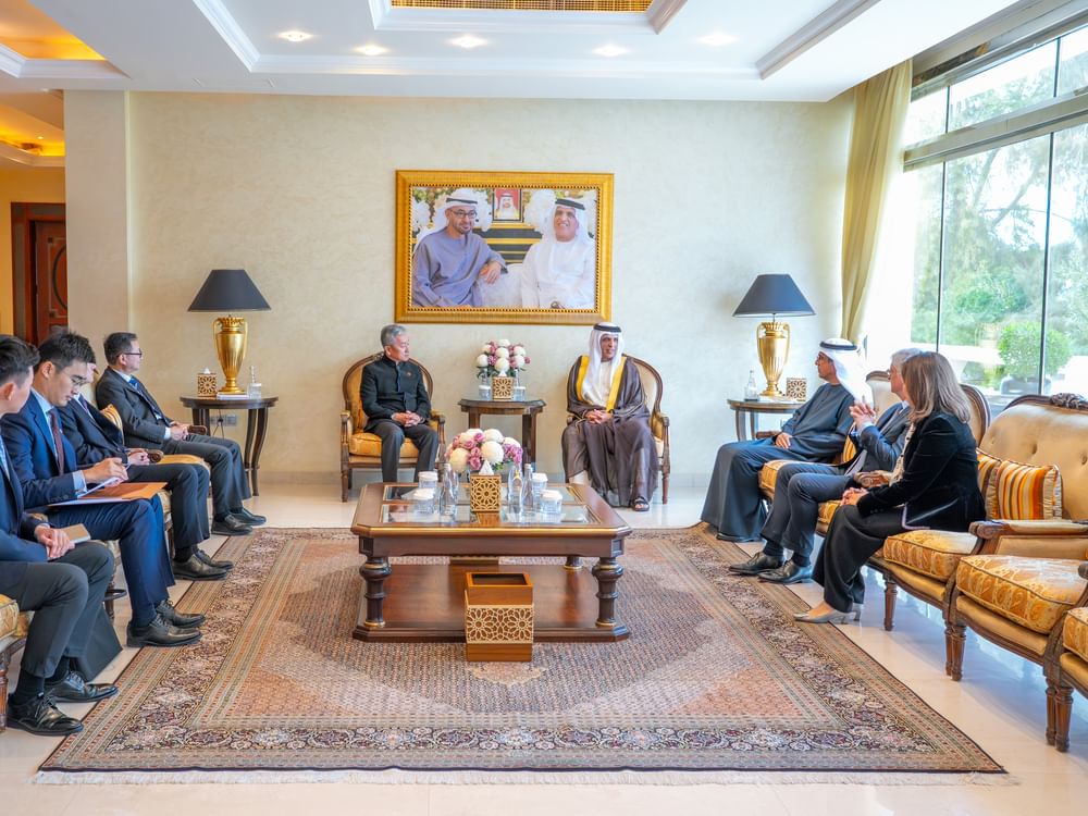 Saud bin Saqr receives Chinese ambassador