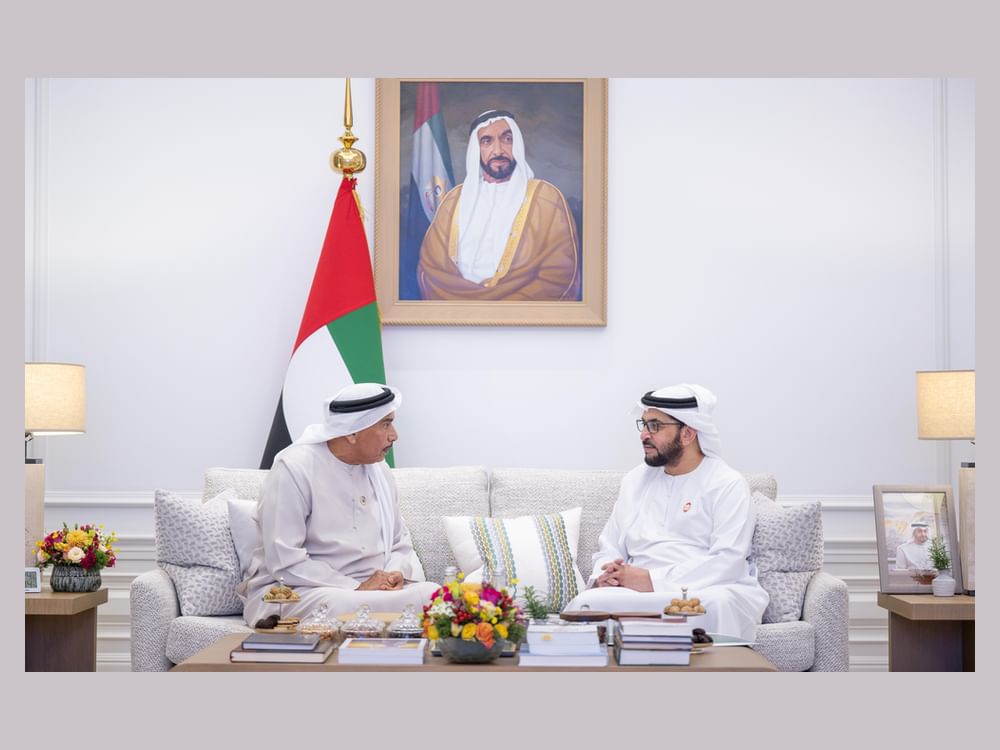 حمدان بن زايد يستقبل رئيس اللجنة العليا لسباق زايد الخيري