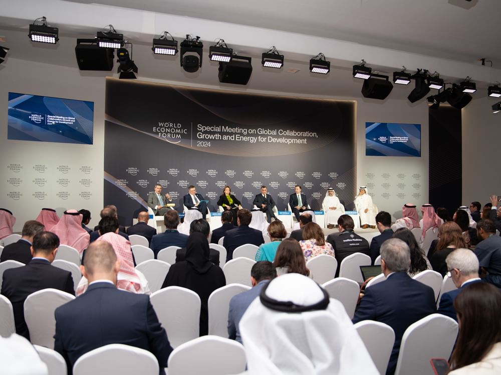 خلال المنتدى الاقتصادي العالمي بالرياض .. سهيل المزروعي يؤكد اهتمام الإمارات بالتوازن بين التنمية والحفاظ على البيئة