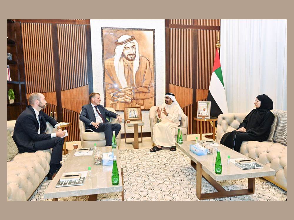 بحث تعزيز التعاون بين الإمارات والسويد  