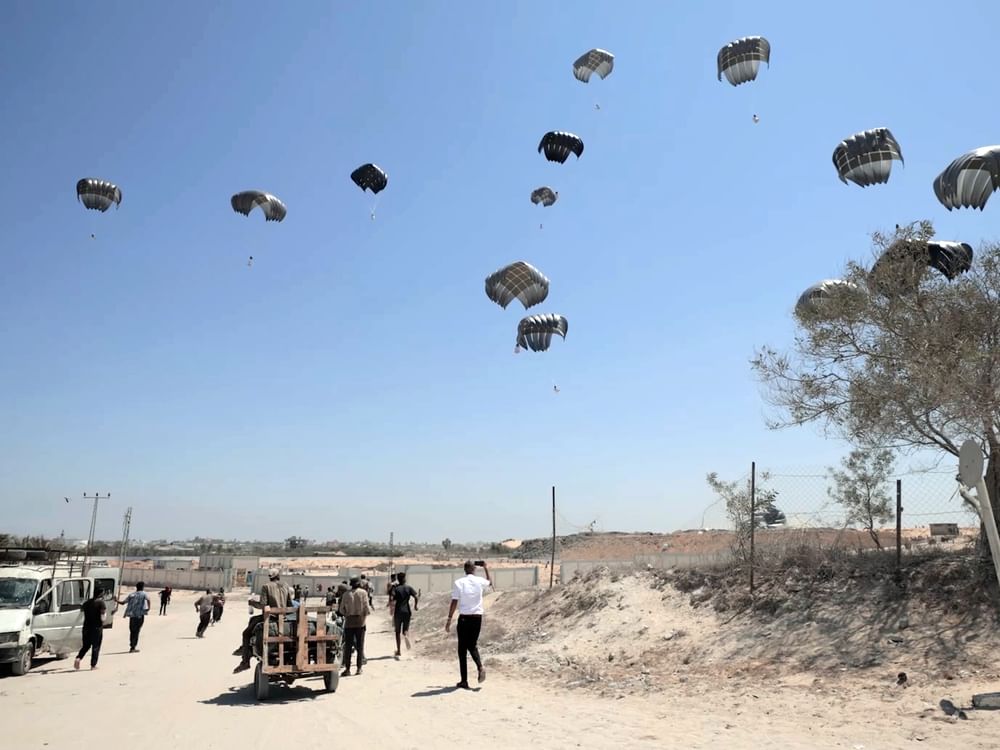 الإمارات تنفذ الإنزال الجوي الـ76 للمساعدات في غزة