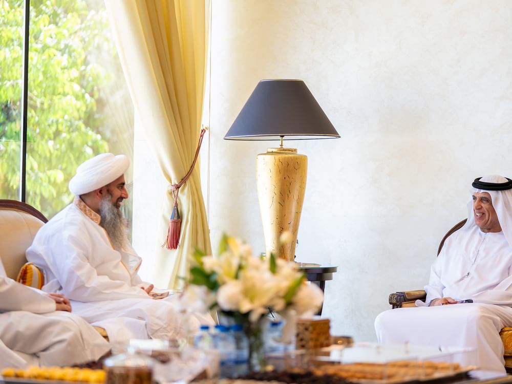 Saud bin Saqr receives son of Dawoodi Bohra leader