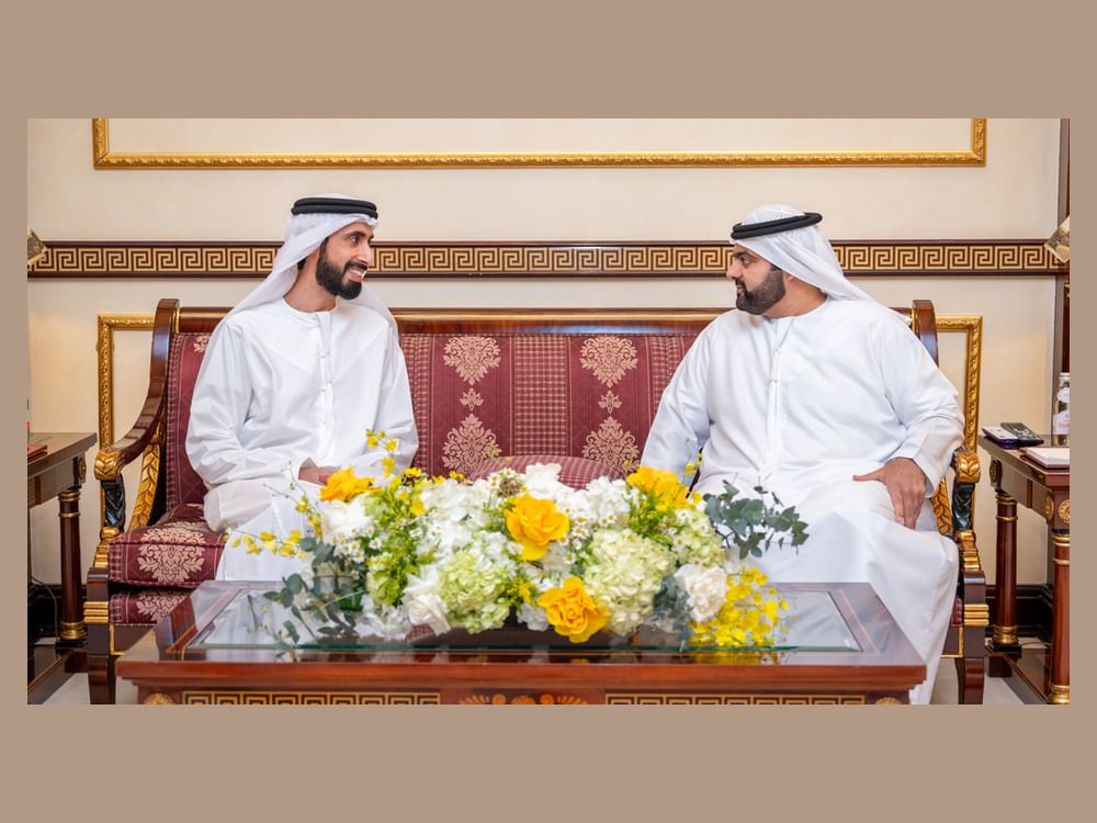 *ولي عهد الفجيرة يلتقي عالم الفيزياء أحمد المهيري.. ويؤكد أهمية البحث العلمي في تنمية المجتمعات