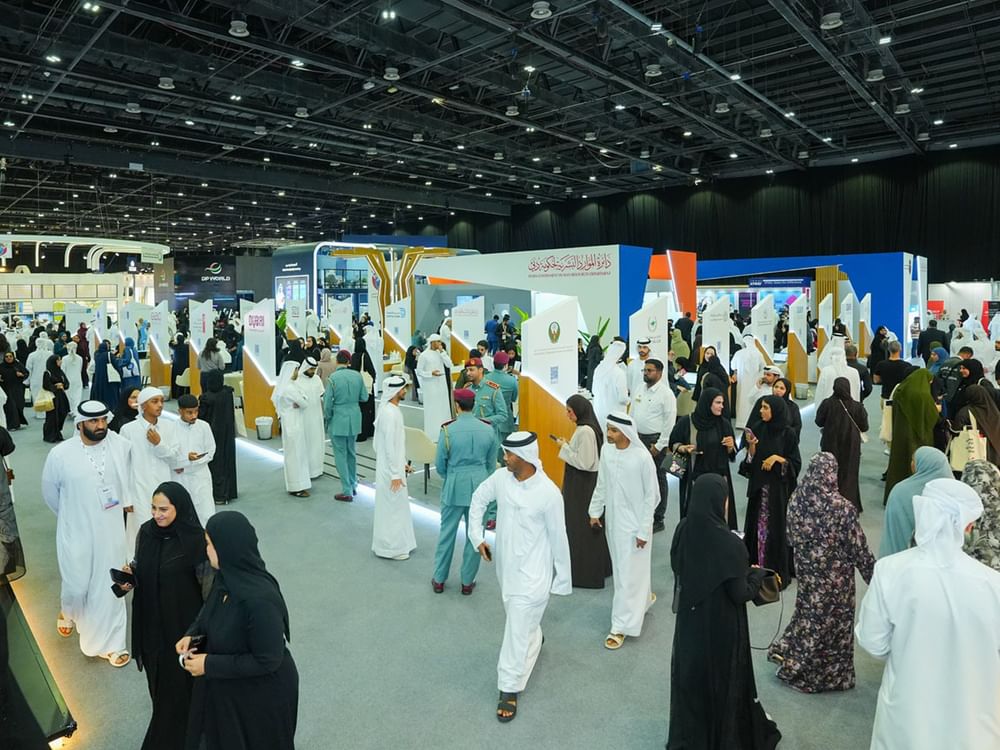 الموارد البشرية لحكومة دبي تشارك في معرض رؤية 2025 