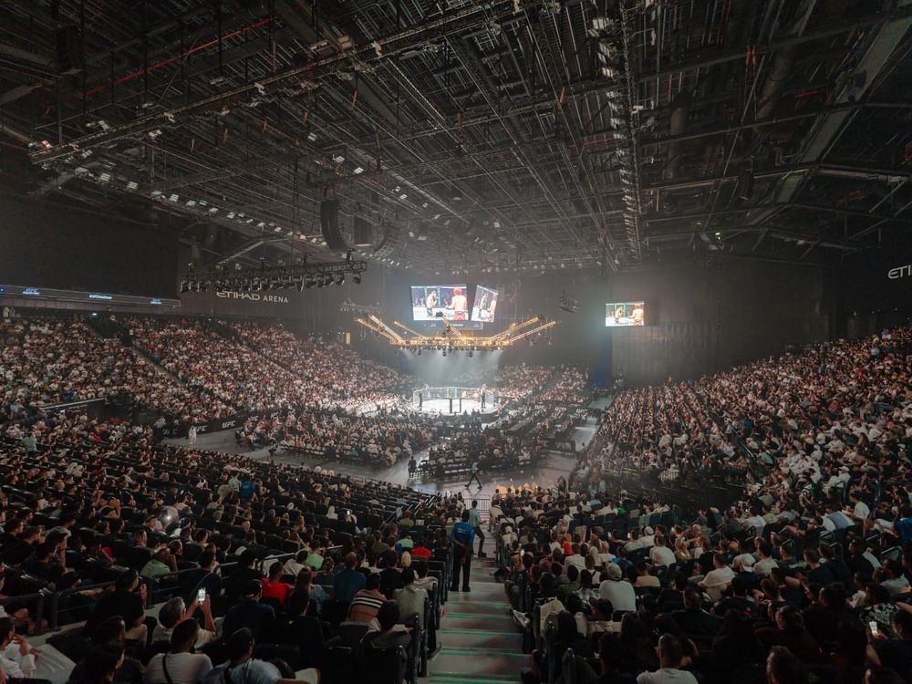 De Ridder beats Whittaker in split decision at UFC Abu Dhabi
