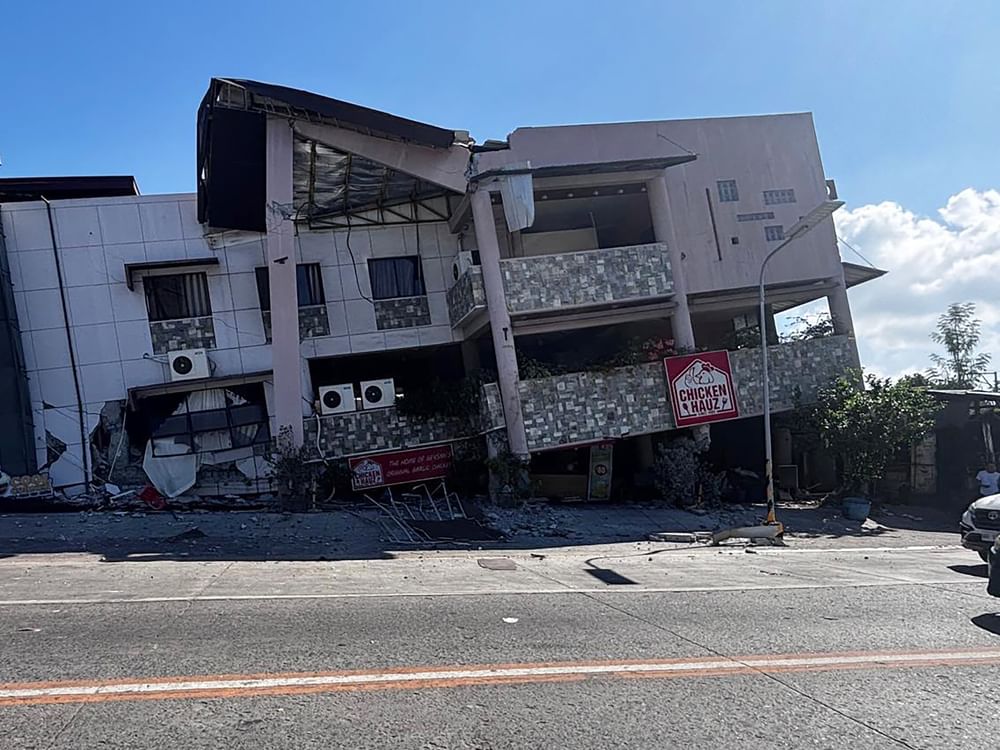 菲律宾7.8级地震死亡人数升至15人