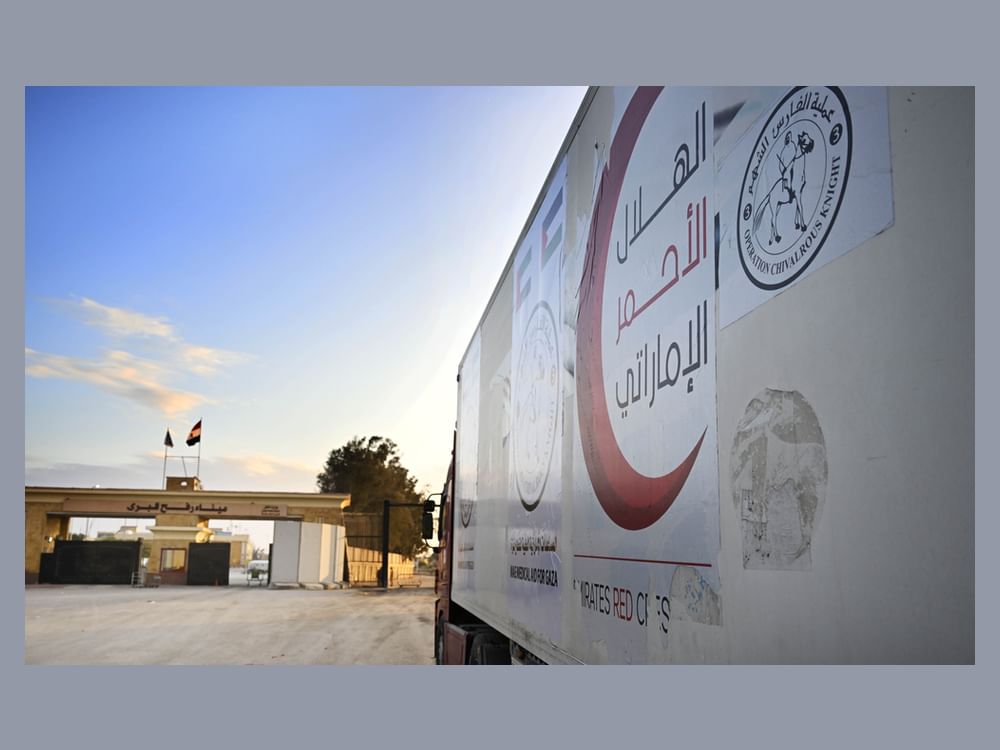 Hilfskonvoi der Vereinigten Arabischen Emirate mit 14 Lastwagen erreicht im Rahmen der Operation 'Gallant Knight 3' den Gazastreifen