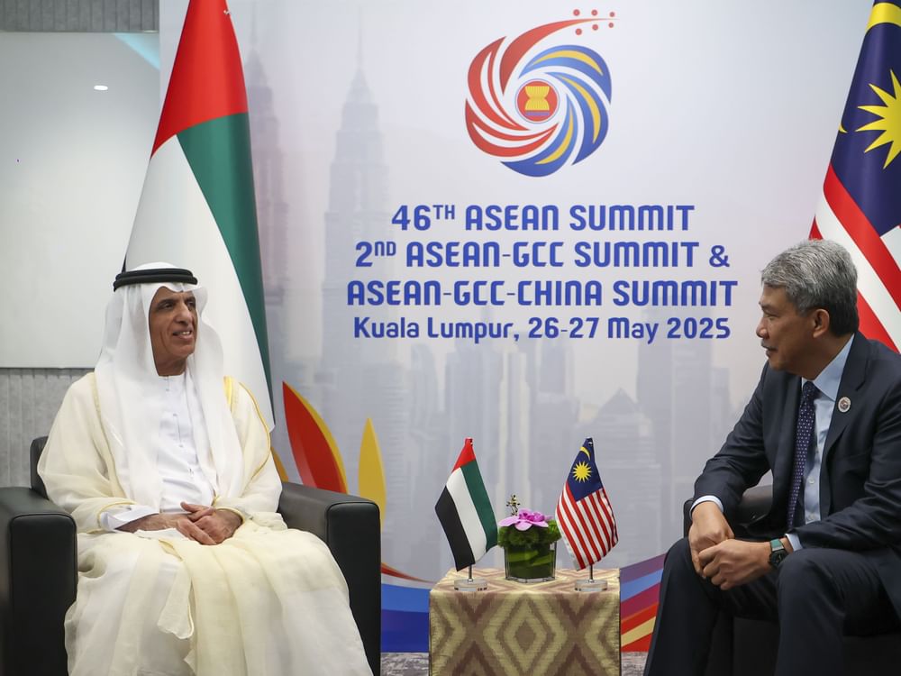 Líder de Ras Al Khaimah se reúne com chanceler da Malásia durante cúpulas do CCG–ASEAN e CCG–ASEAN–China em Kuala Lumpur