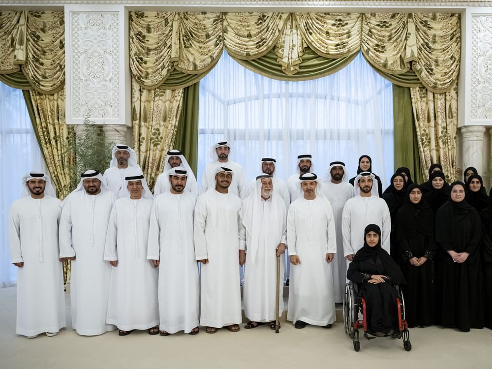 Hazza bin Zayed receives outstanding high school students from Al Ain Region