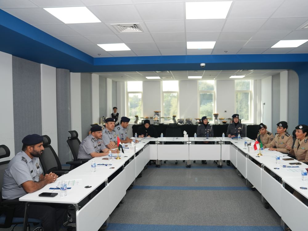 شرطة أبوظبي تُطلع وفد الشرطة النسائية الكويتية على تجاربها الريادية 
