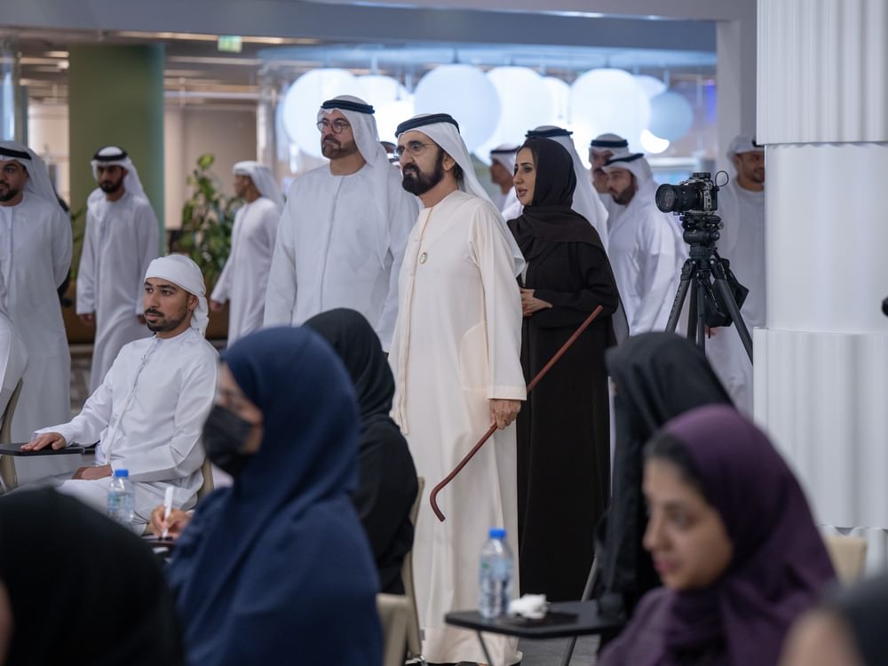 محمد بن راشد يزور أكاديمية الاقتصاد الجديد ويشهد جانباً من برنامج "الثقافة المالية للأسرة"